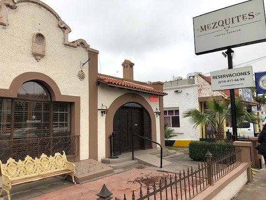 Los Mezquites Restaurant Bar