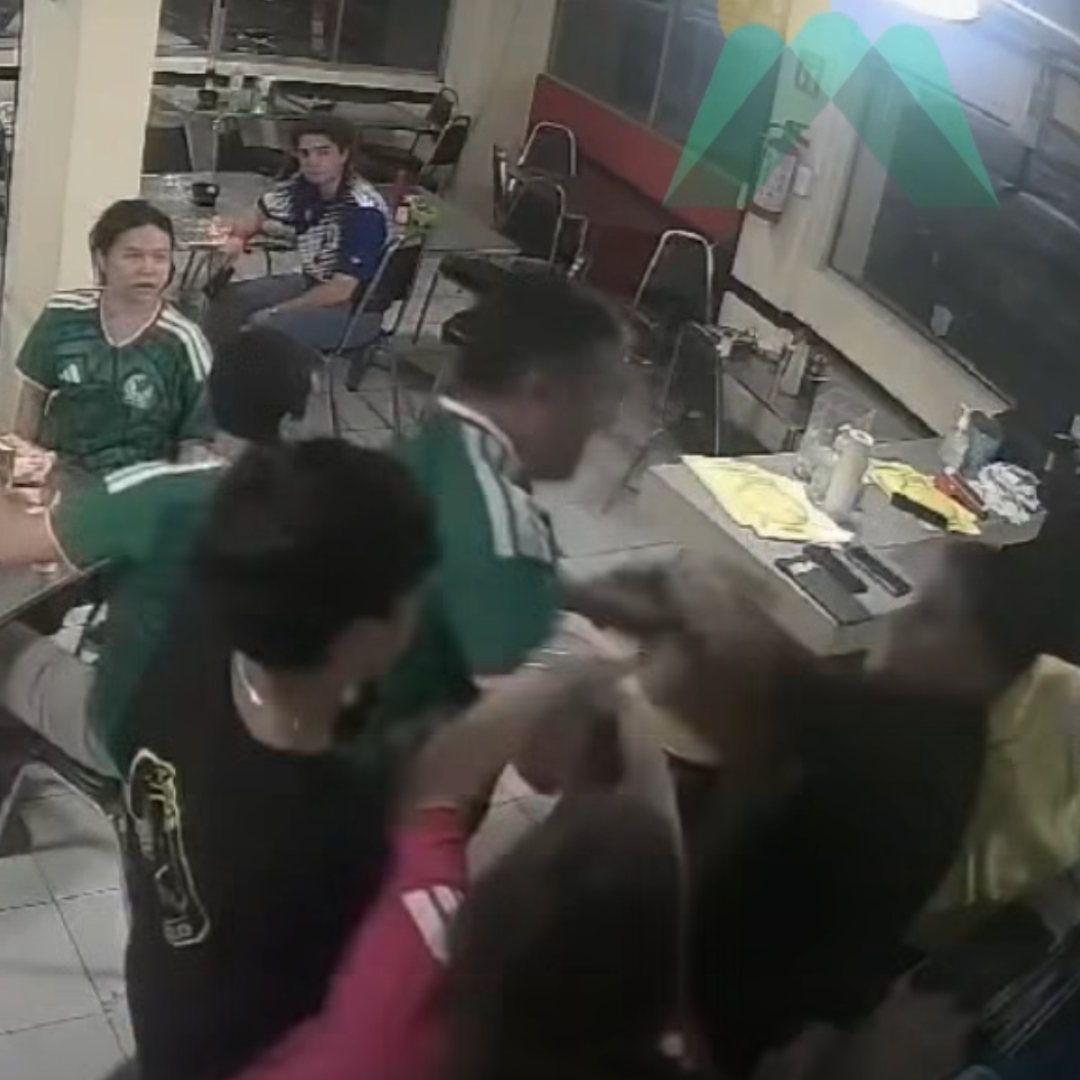 Alcalde de El Carmen agrediendo a mesero en VIDEO — foto 2